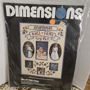 Vintage PlasticPoint Dimensions #2515 Grandmas Hall of Fame Frame kit, NOS,1983‎